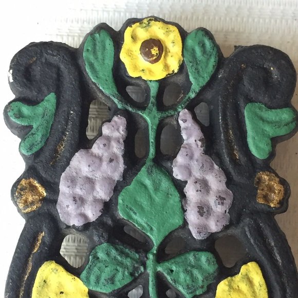 Small Cast Iron Metal Trivet Wall Hanging Spoon Rest Floral Flower Painted Vtg - Picture 5 of 12